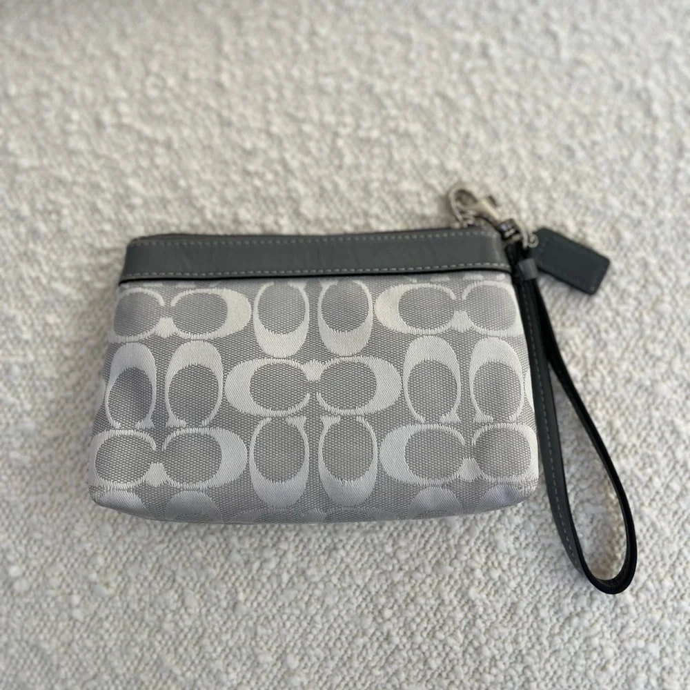 COACH wristlets cosmetic bag silver gray. Logo fabric leather trim AUTHENTIC! - Picture 2 of 6